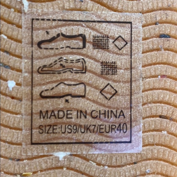 Sneakers - Picture 6 of 7